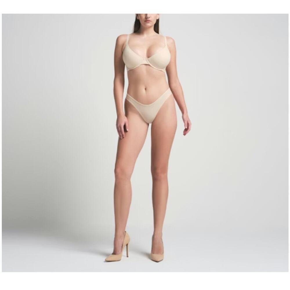 Skims Women's Sand Scoop Plunge Neckline Fits Everybody Bra Size 32C